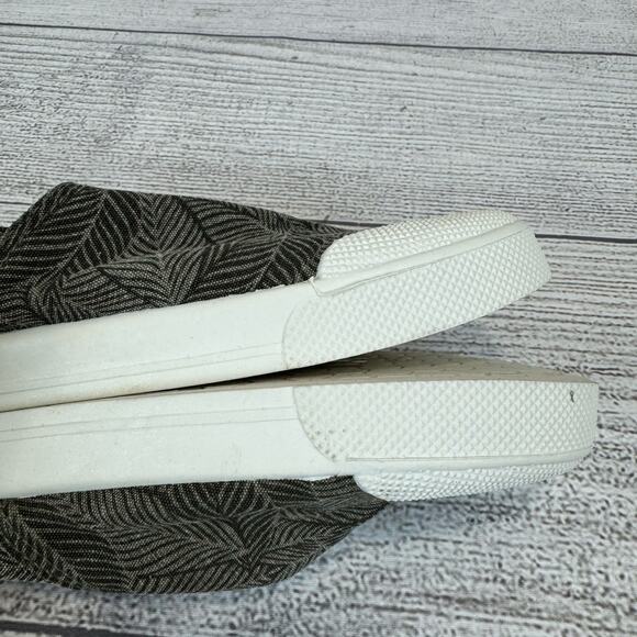 Roxy Women's Olive Leaf Printed Slip On Shoes Size 9 - Picture 12 of 12